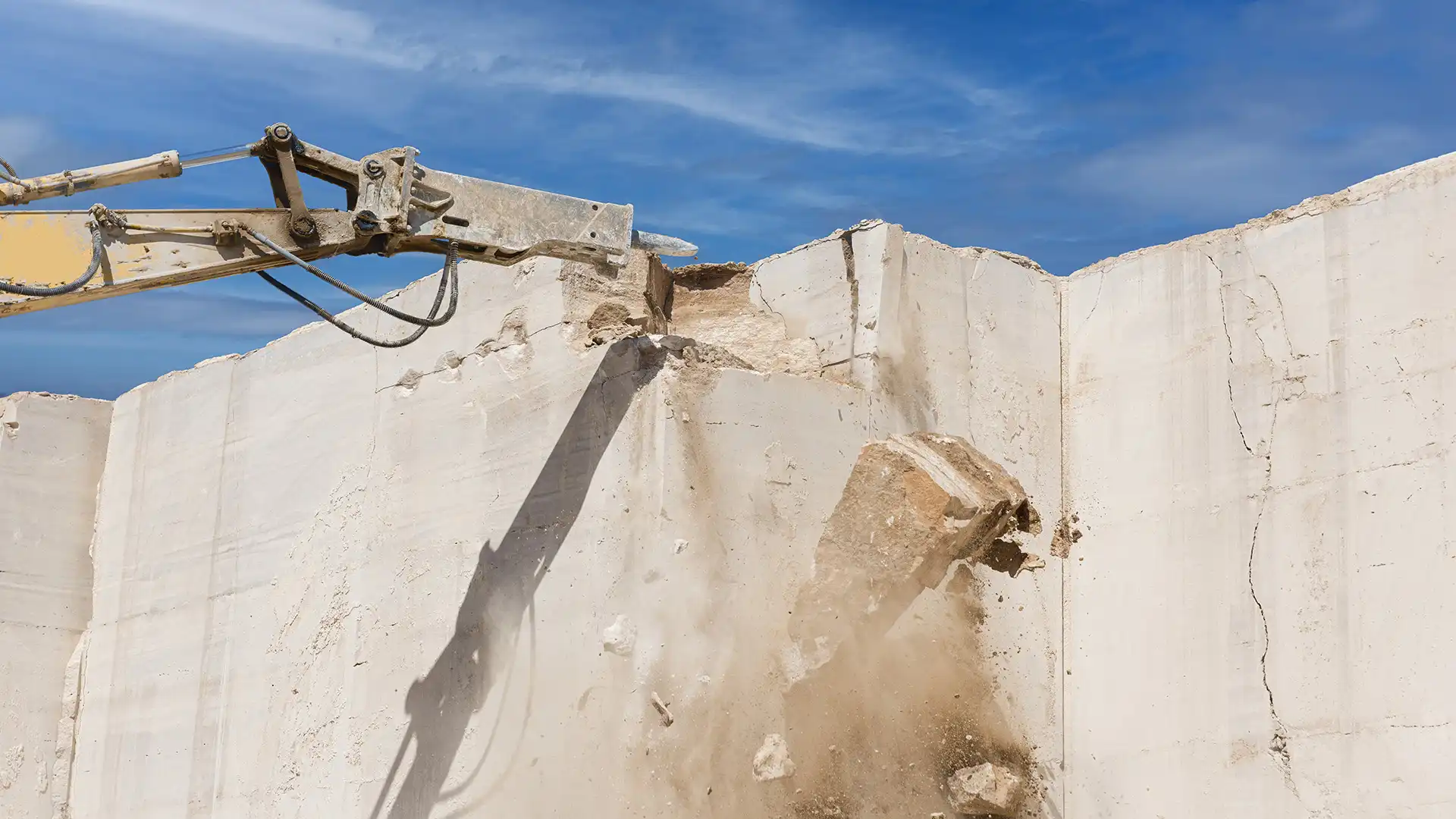 خدمات ارائه شده به صنایع سنگ مرداس توسط تیم آرماندیس ساخت و تدوین تیزر سنگ و عکاسی صنعتی معدن سنگ شاهزیدی به طور تخصصی توسط تیم آرماندیس