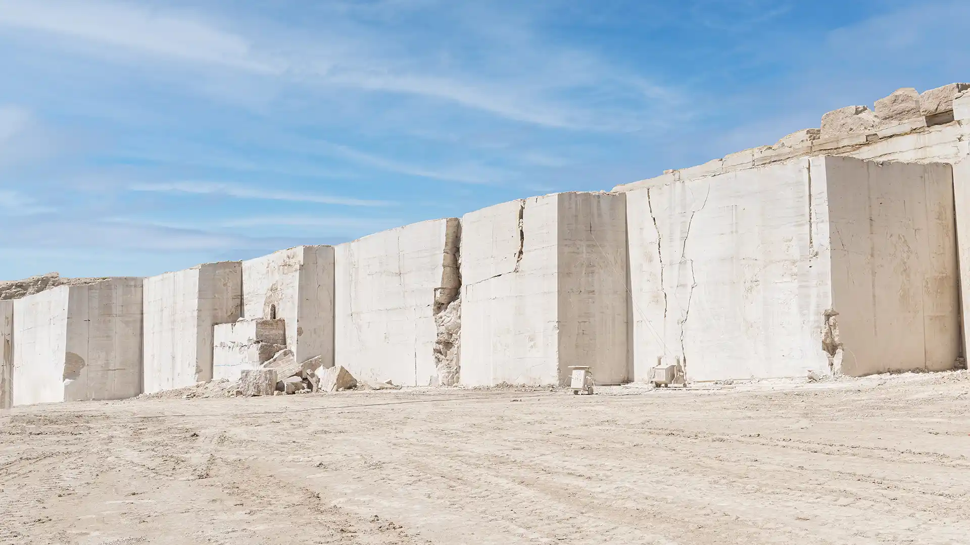 خدمات ارائه شده به صنایع سنگ مرداس توسط تیم آرماندیس ساخت و تدوین تیزر سنگ و عکاسی صنعتی معدن سنگ شاهزیدی به طور تخصصی توسط تیم آرماندیس